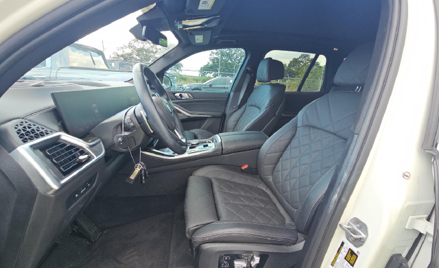 Used 2024 Alpine White BMW xDrive50e image 5