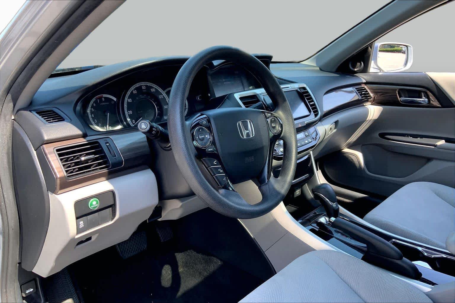 Used 2016 Lunar Silver Metallic Honda EX image 17