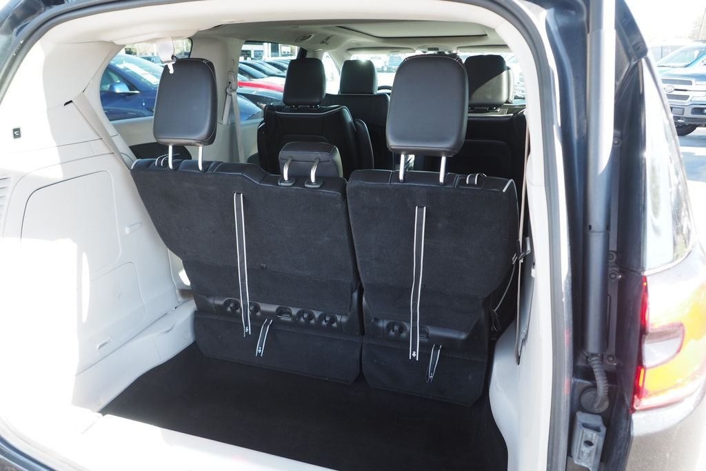 Used 2023 Black Chrysler Limited image 18