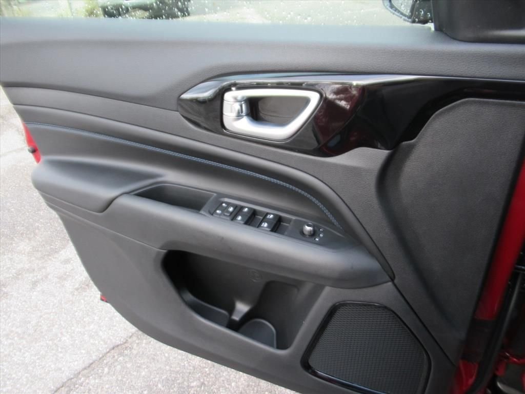 New 2026 Red Hot Pearlcoat Jeep Latitude Altitude image 25