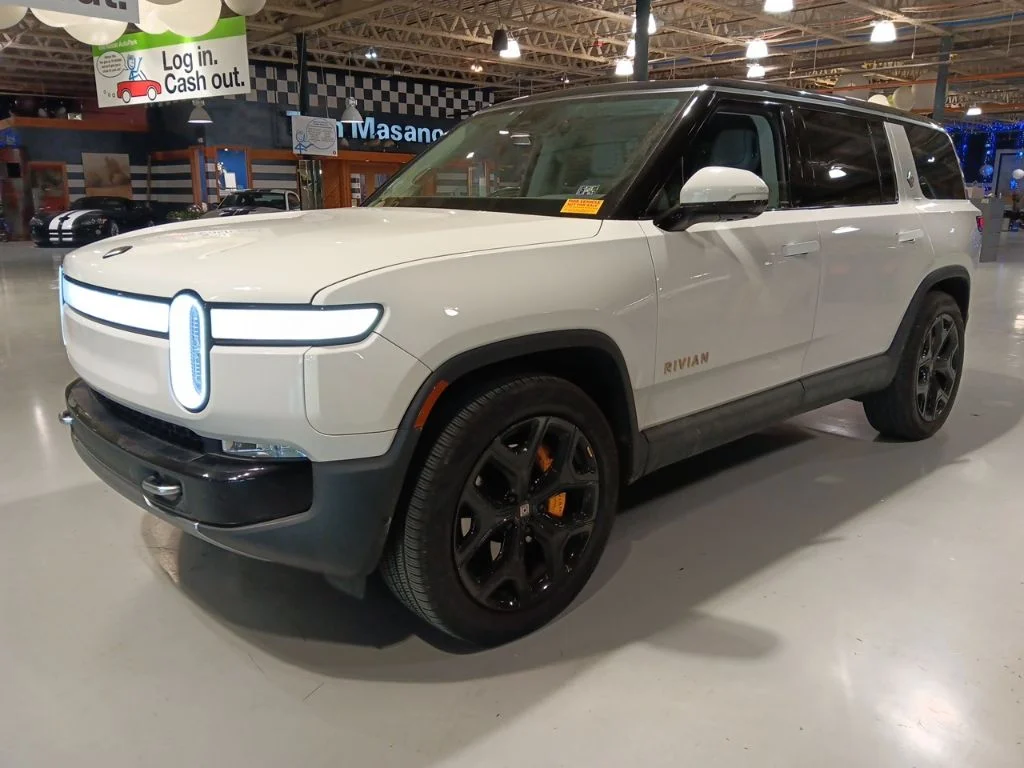 2023 Rivian R1S Adventure Quad-Motor Large Pack's photo