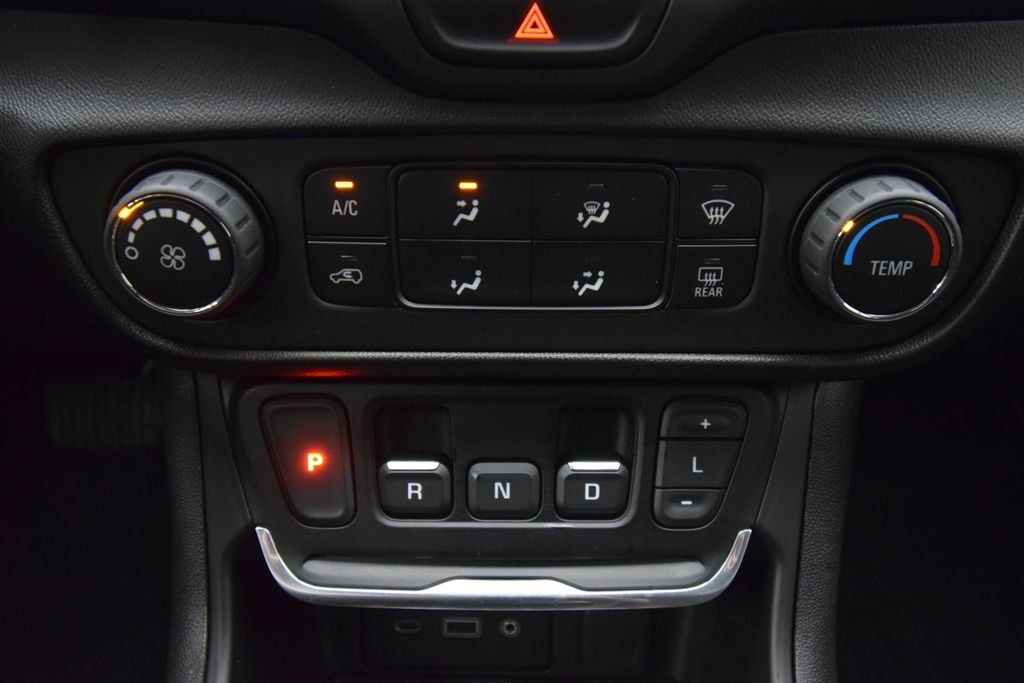 Used 2020 Gray GMC SLE image 24