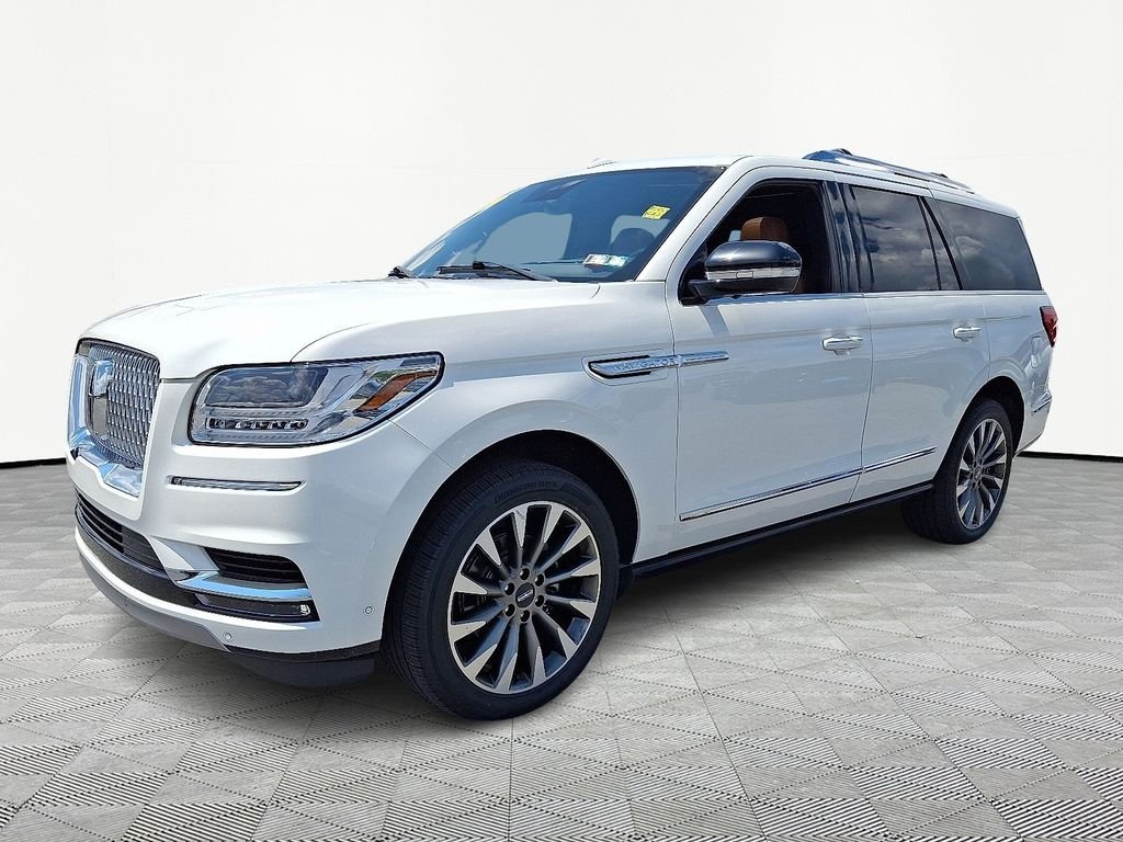 Used 2021 White Lincoln Reserve image 3