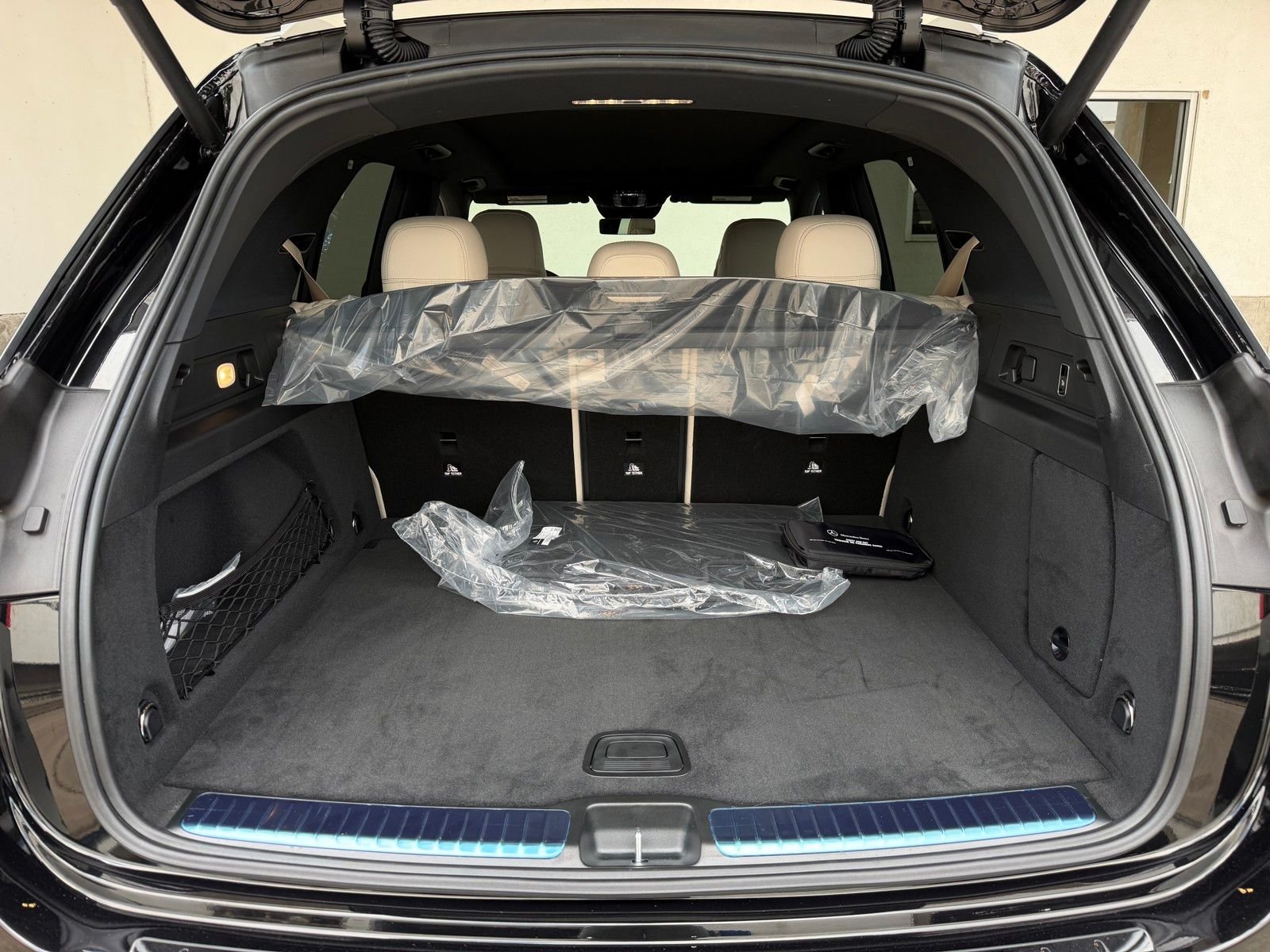 New 2026 Obsidian Black Metallic Mercedes-Benz GLE 580 image 21