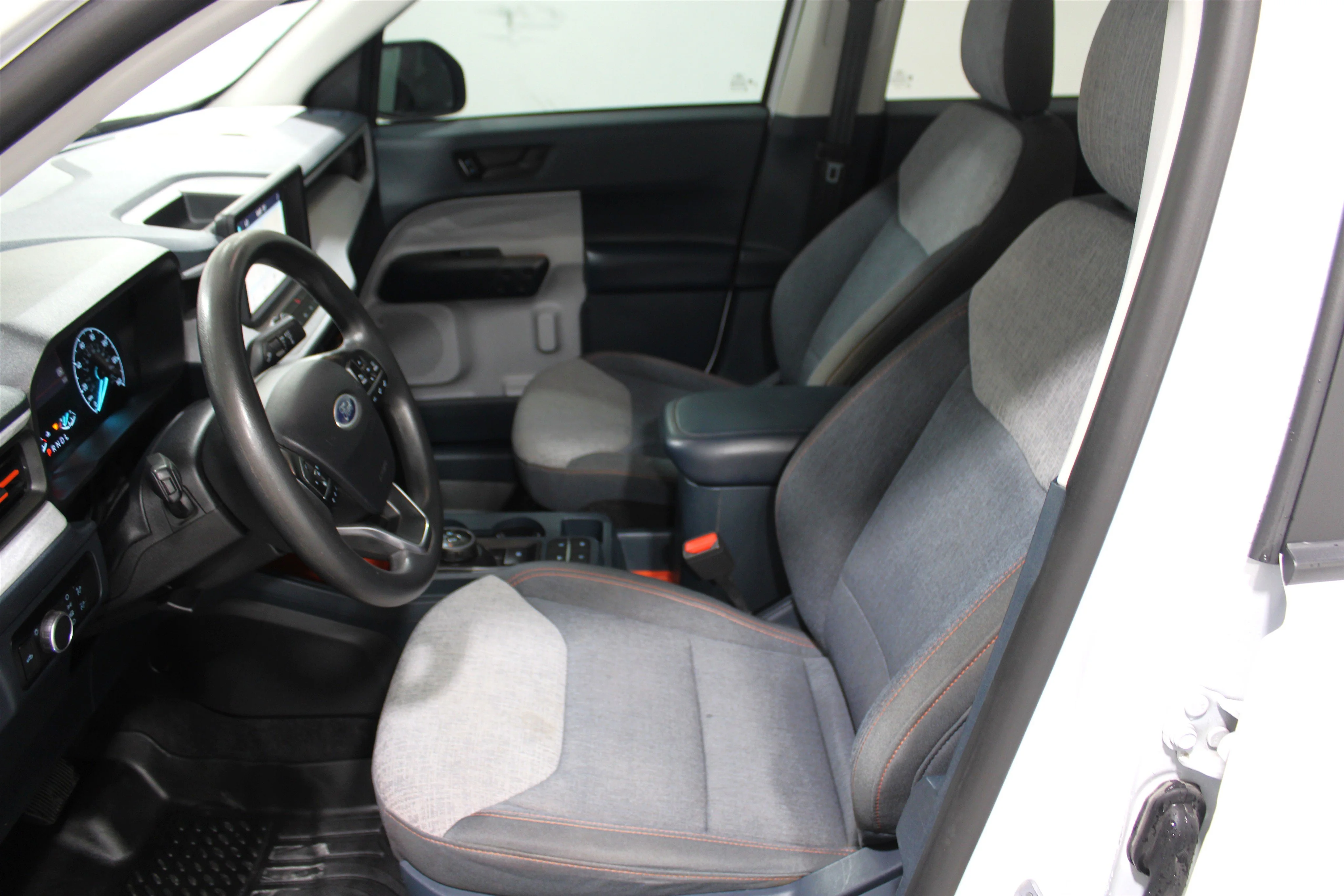 Used 2024 Oxford White Ford XLT image 3