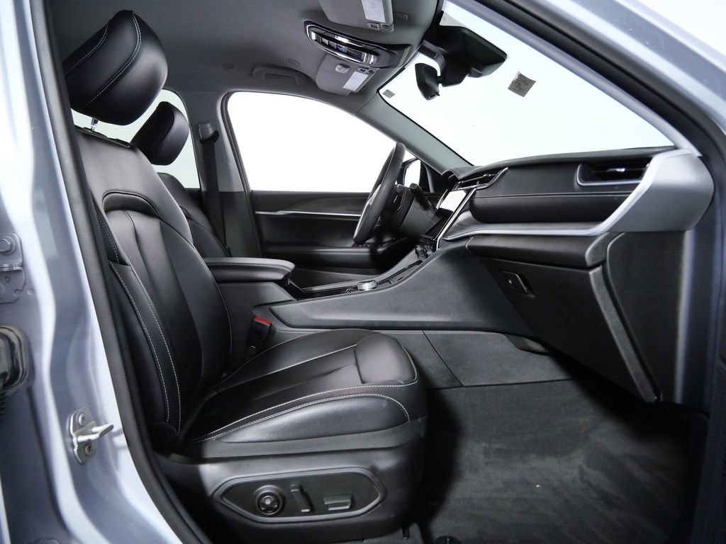 Used 2023 Silver Jeep Limited image 10