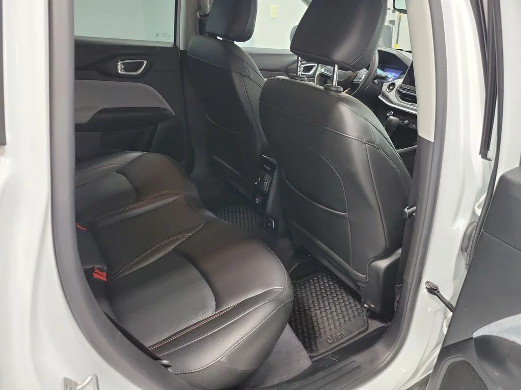 Used 2022 White Jeep Latitude Lux image 17