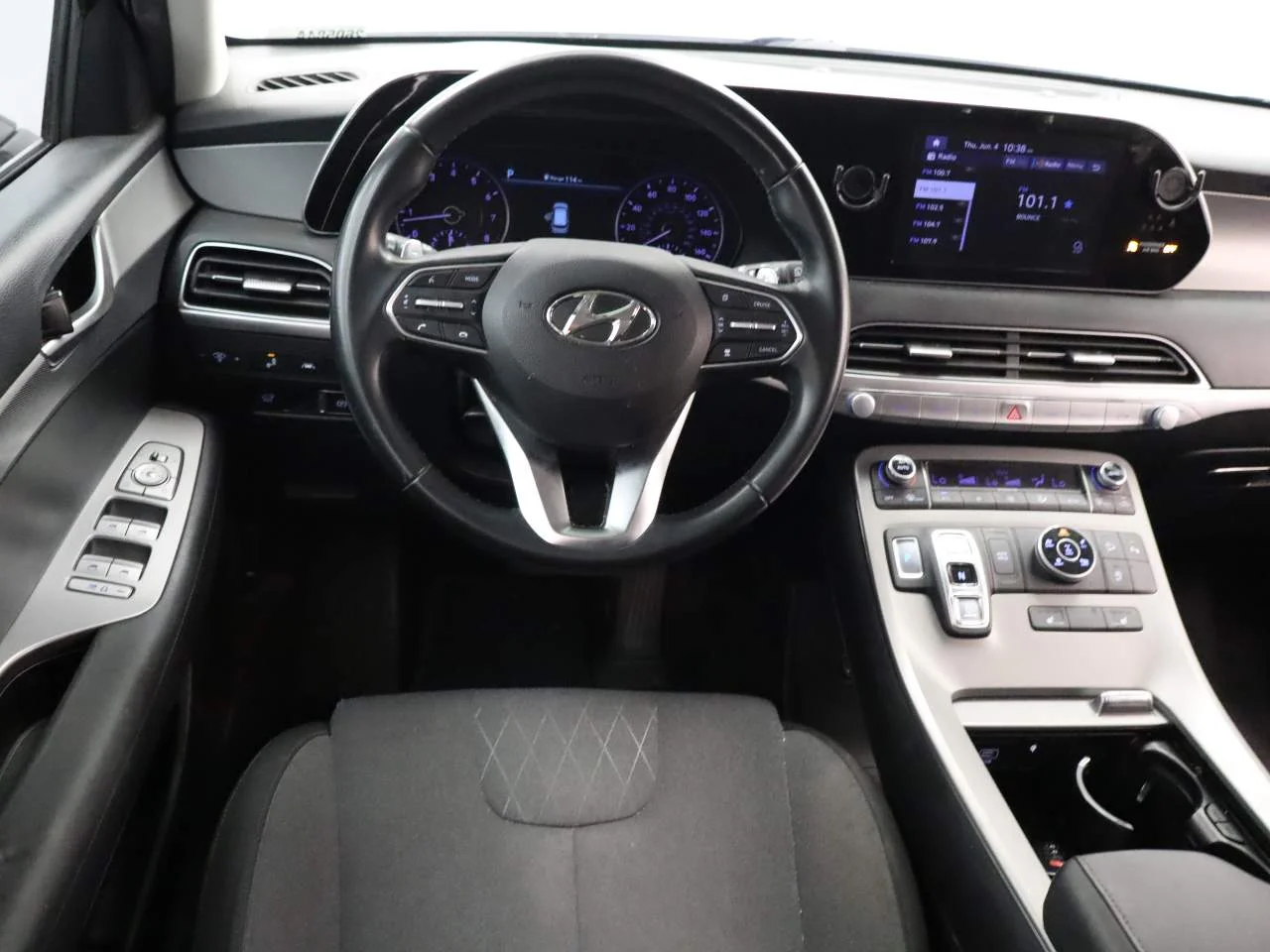 Used 2022 Hyper White Hyundai SEL image 4