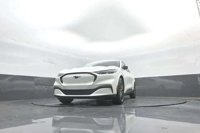 New 2026 Star White Metallic Tri-coat Ford Premium image 35