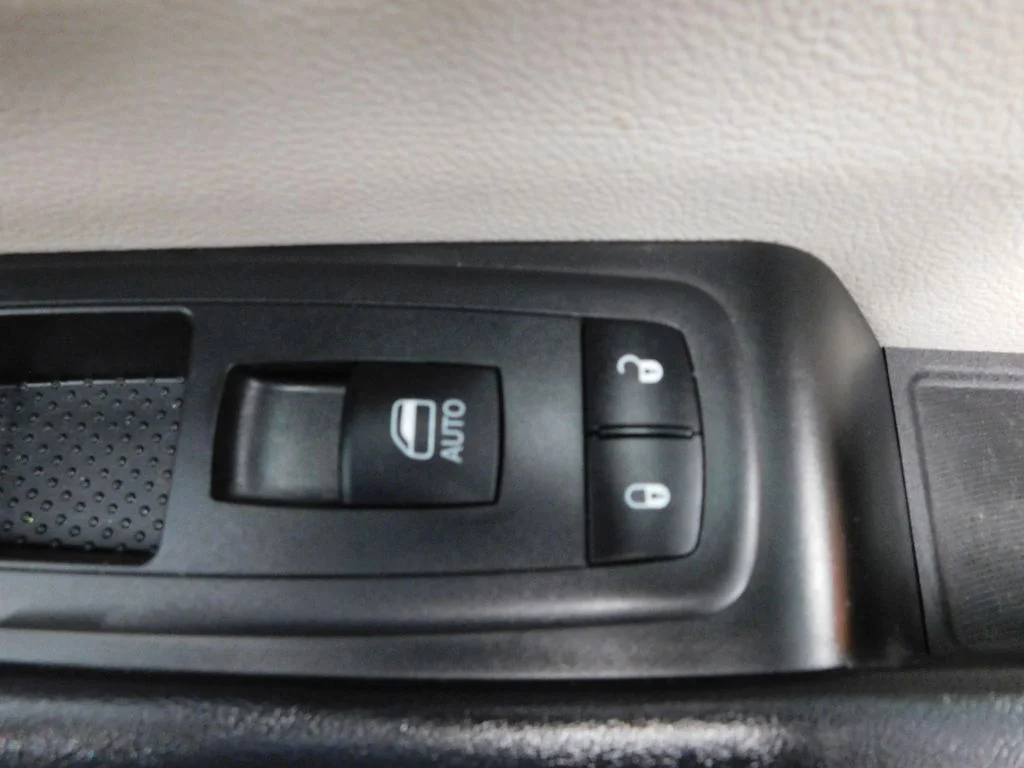 Used 2019 Velvet Red Pearlcoat Chrysler Touring L image 48