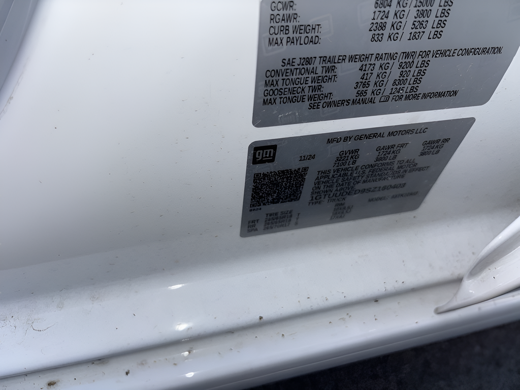 Certified Used 2025 White GMC SLT image 38