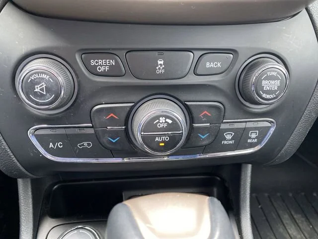 Used 2018 Bright White Clearcoat Jeep Limited image 18
