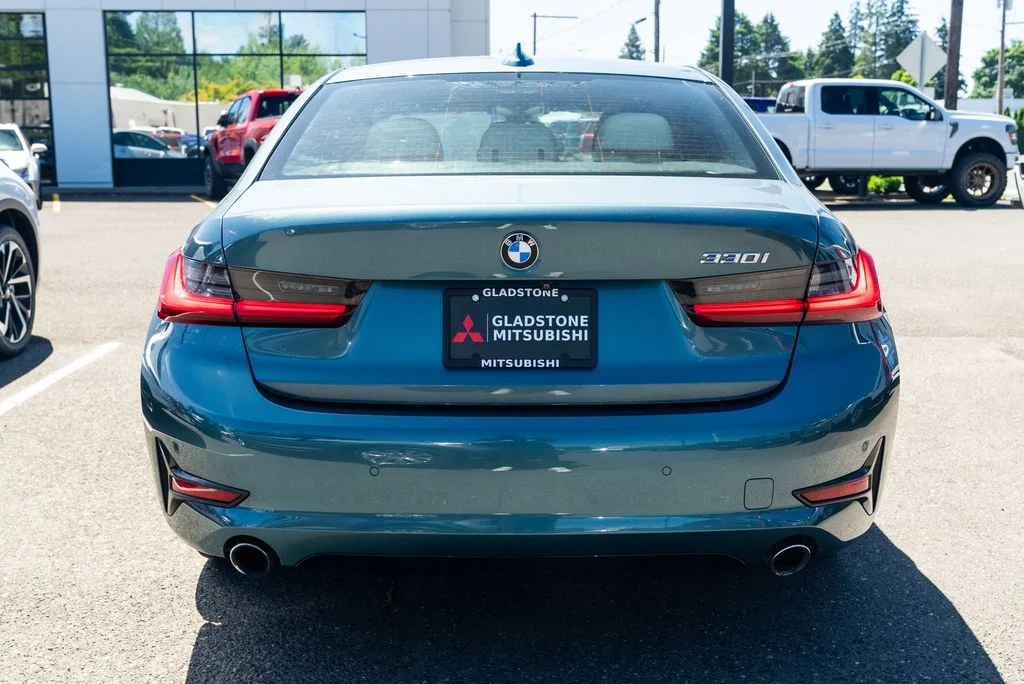 Used 2020 Blue BMW 330i image 5