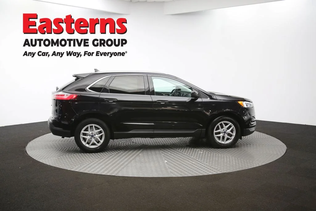 Used 2022 Black Ford SEL image 43