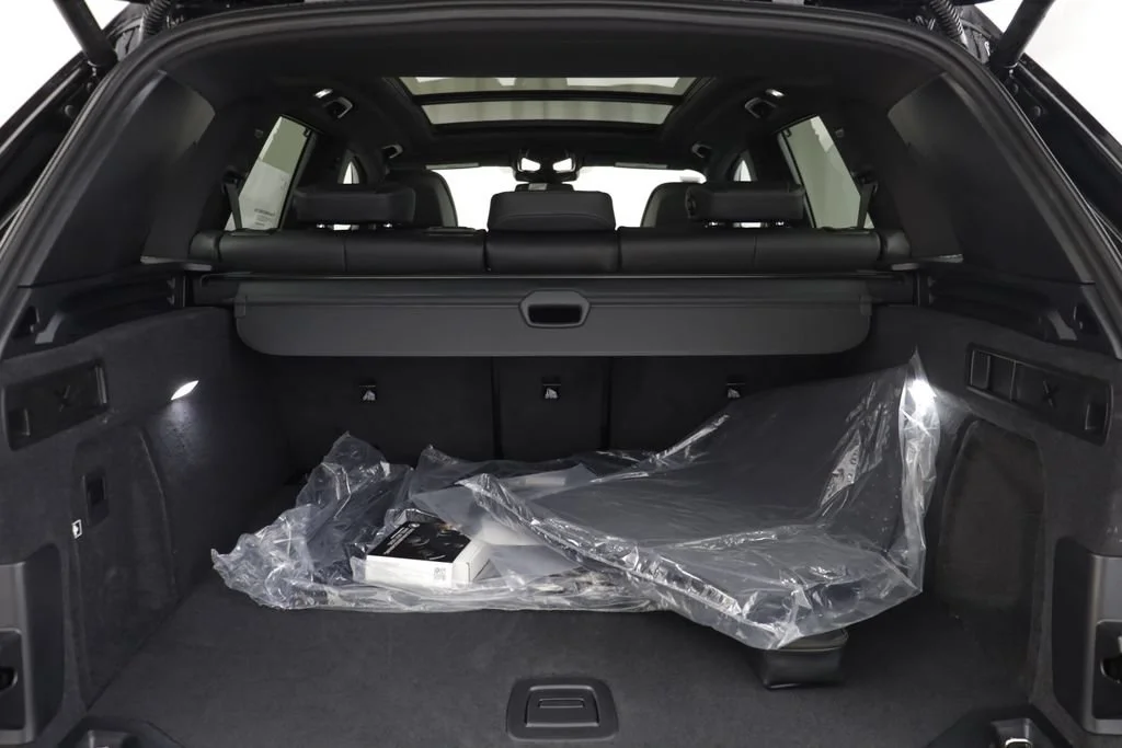 New 2026 BLACK SAPPHIRE BMW xDrive40i image 19