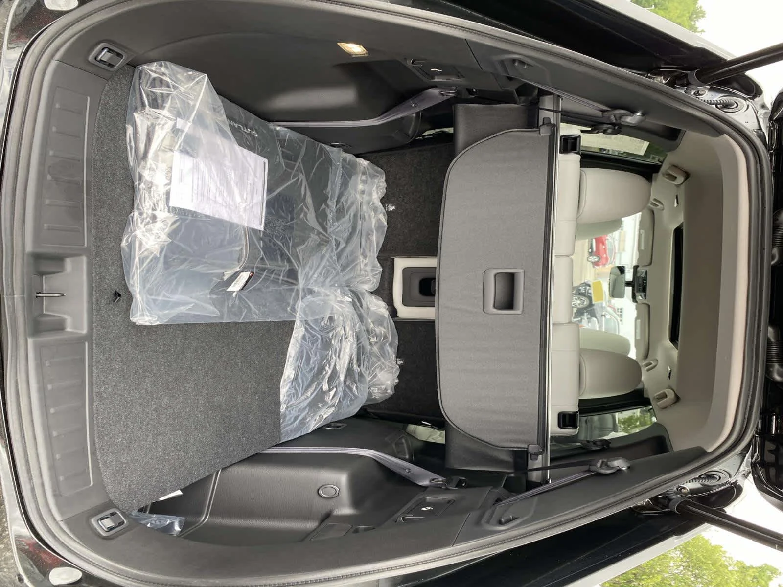 New 2025 Black Diamond/Alloy Silver Roof Mitsubishi Platinum Edition image 4