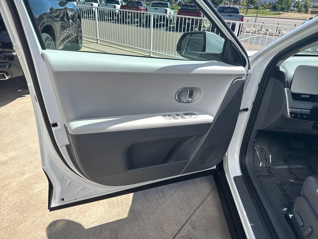 Used 2024 Atlas White Hyundai SE image 10