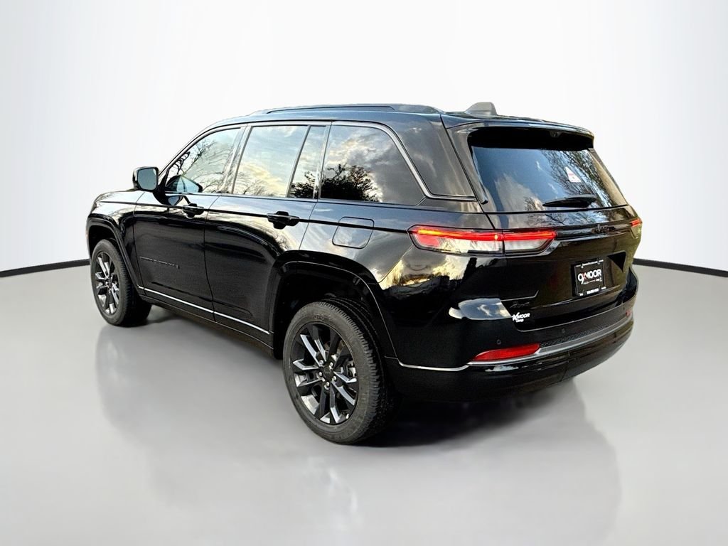 New 2026 Diamond Black Crystal Pearl-Coat Exterior Paint Jeep Limited Reserve image 6