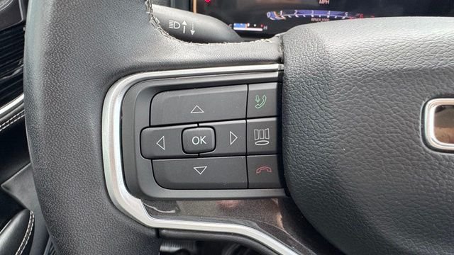 Used 2024 Diamond Black Crystal Pearlcoat Jeep Base image 29