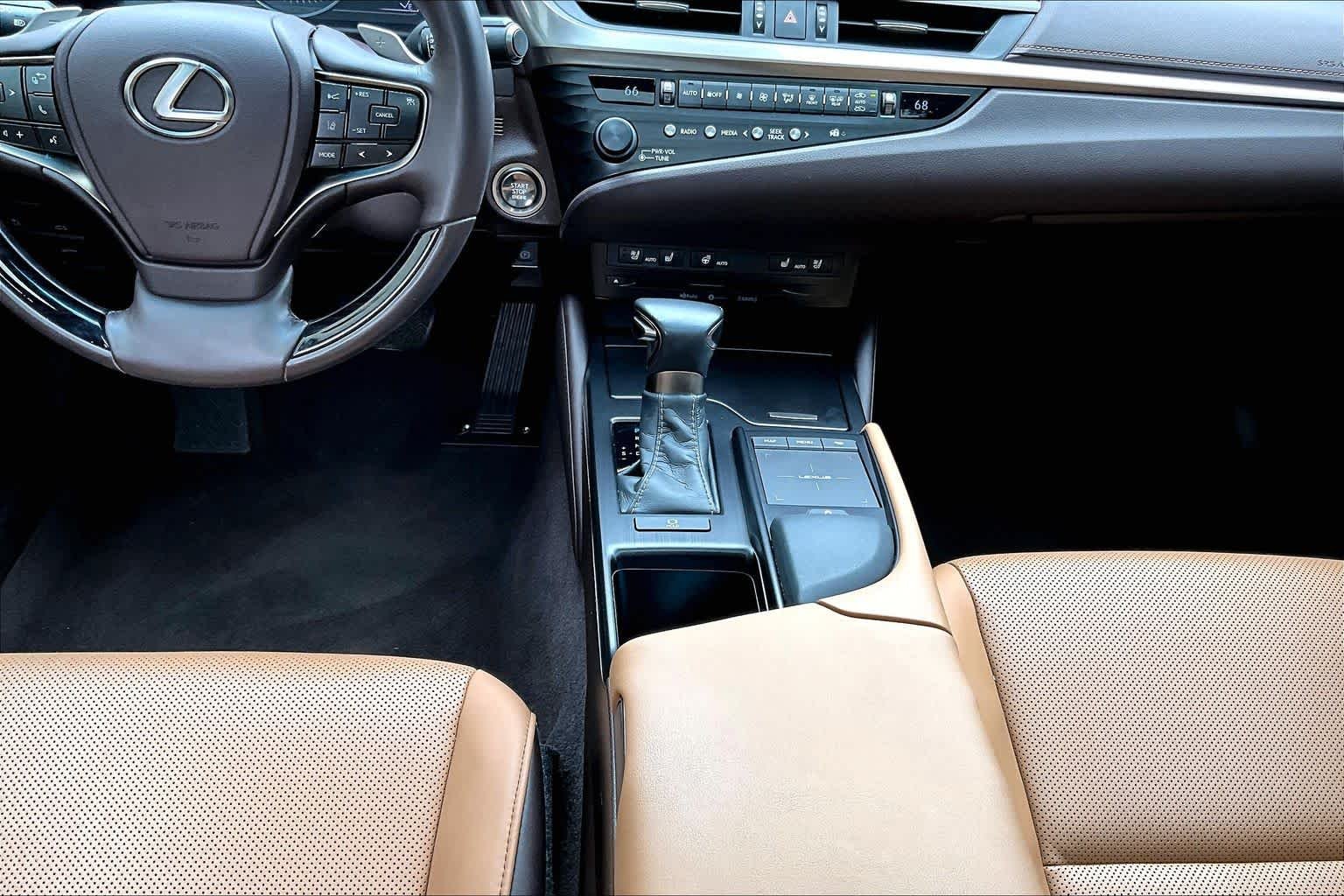 Used 2020 Atomic Silver Lexus  image 17