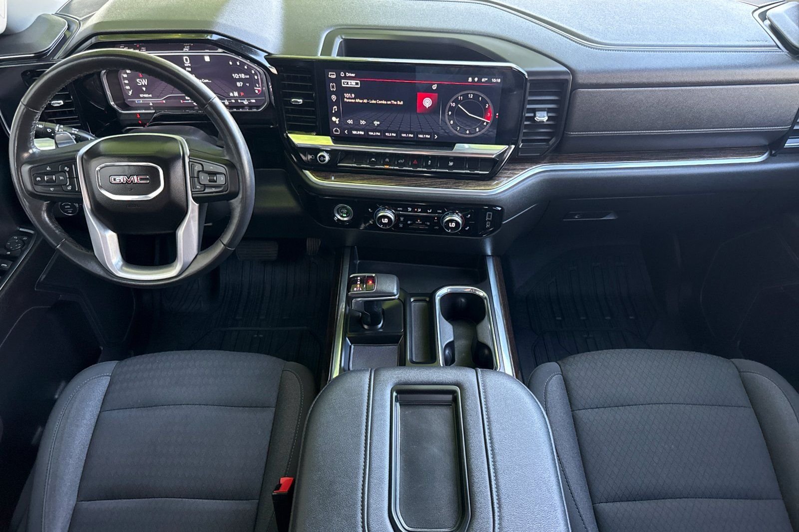 Used 2022 White GMC Elevation image 12