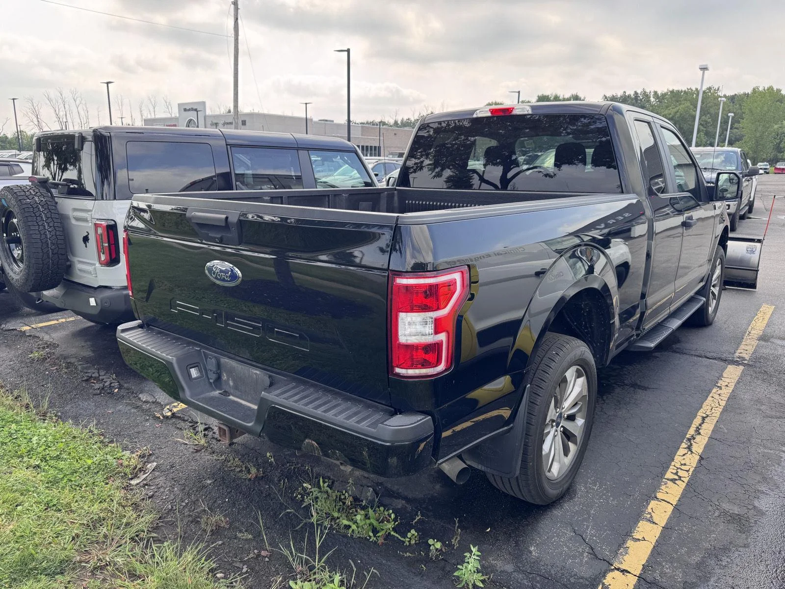 Used 2018 Shadow Black Ford XL image 3