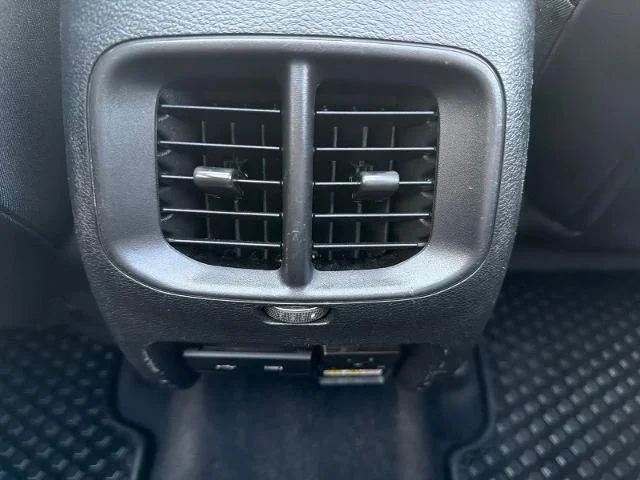Used 2019 Granite Crystal Clearcoat Metallic Jeep  image 22