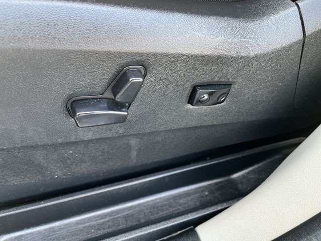 Used 2019 White Dodge SXT image 16