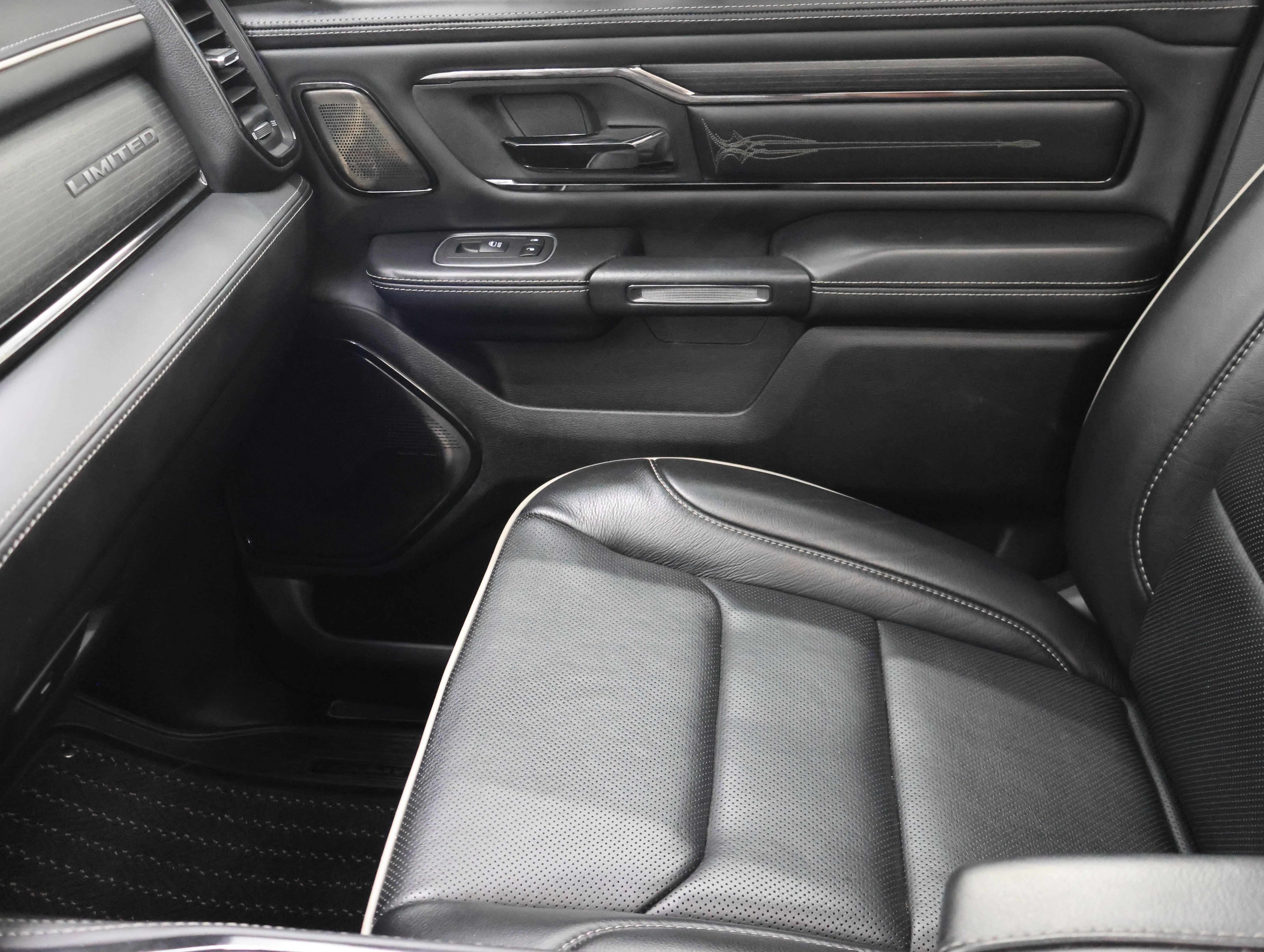 Used 2023 Bright White Clearcoat Ram 4x4 Crew Cab Limited: CREW-SHORT-LIMITED LVL 1-NAV-PANO-4WD-HEMI-360 CAM image 16