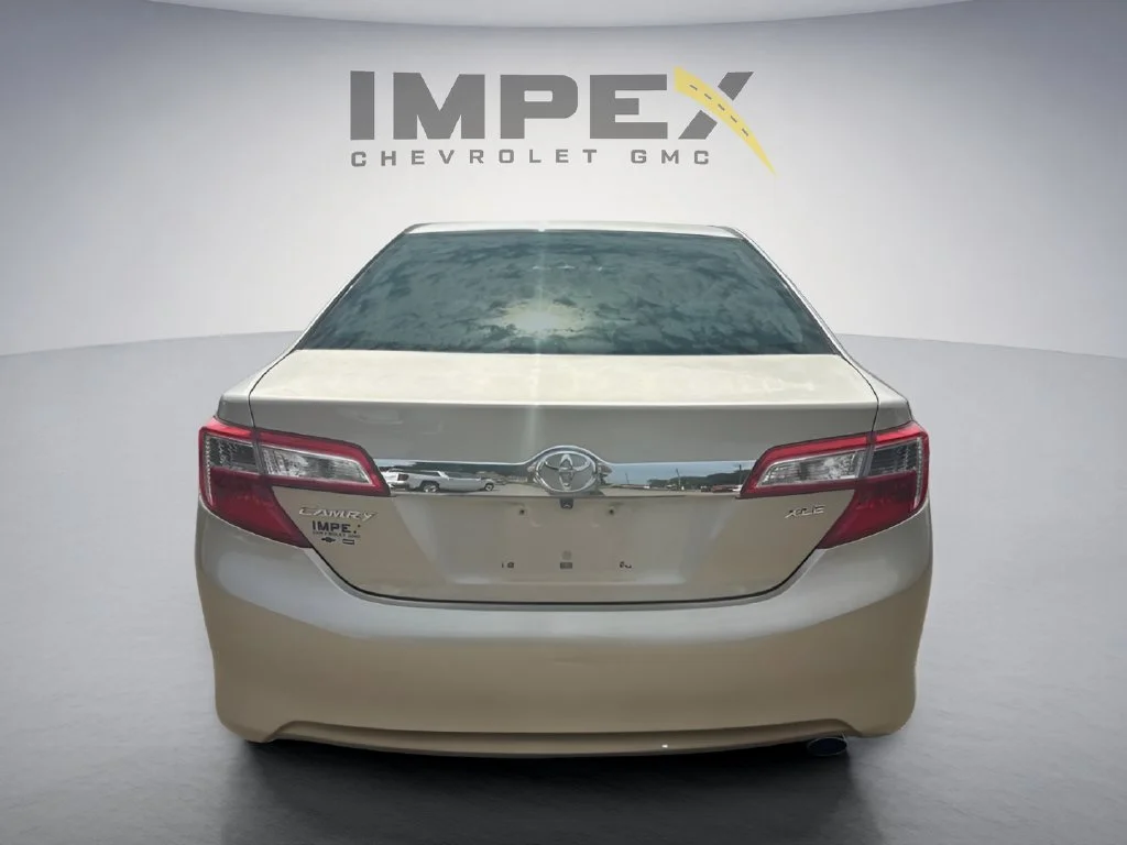 Used 2012 Gold Toyota XLE image 4