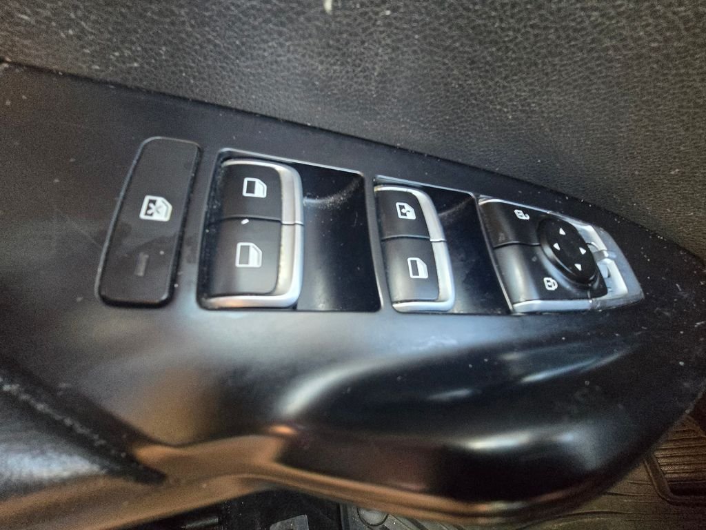 Used 2021 White Kia LXS image 20