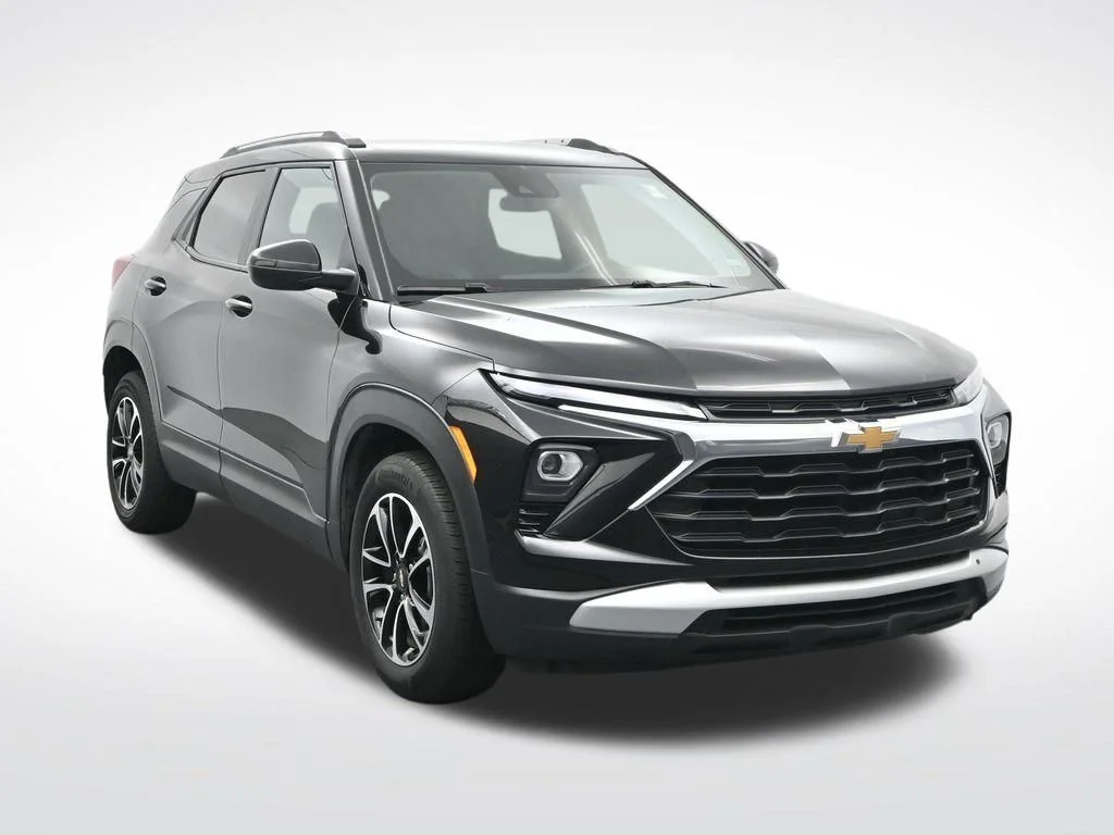Used 2025 Black Chevrolet LT image 3