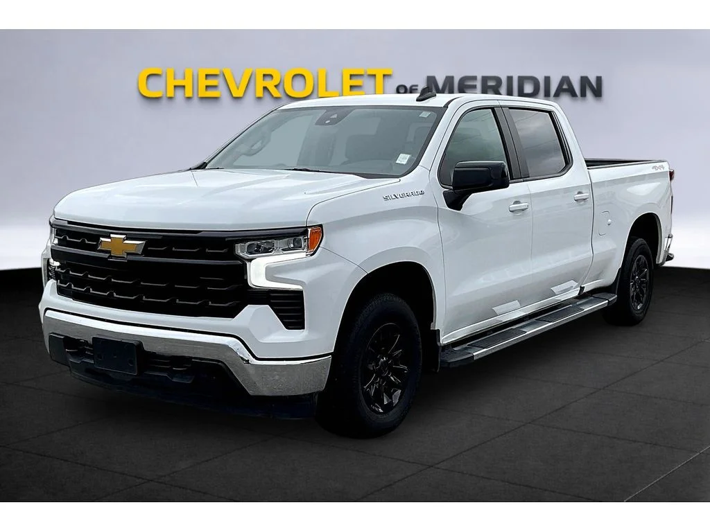 Used 2024 Summit White Chevrolet LT image 9