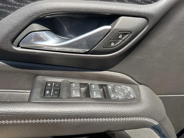 Used 2024 Silver GMC Denali image 37