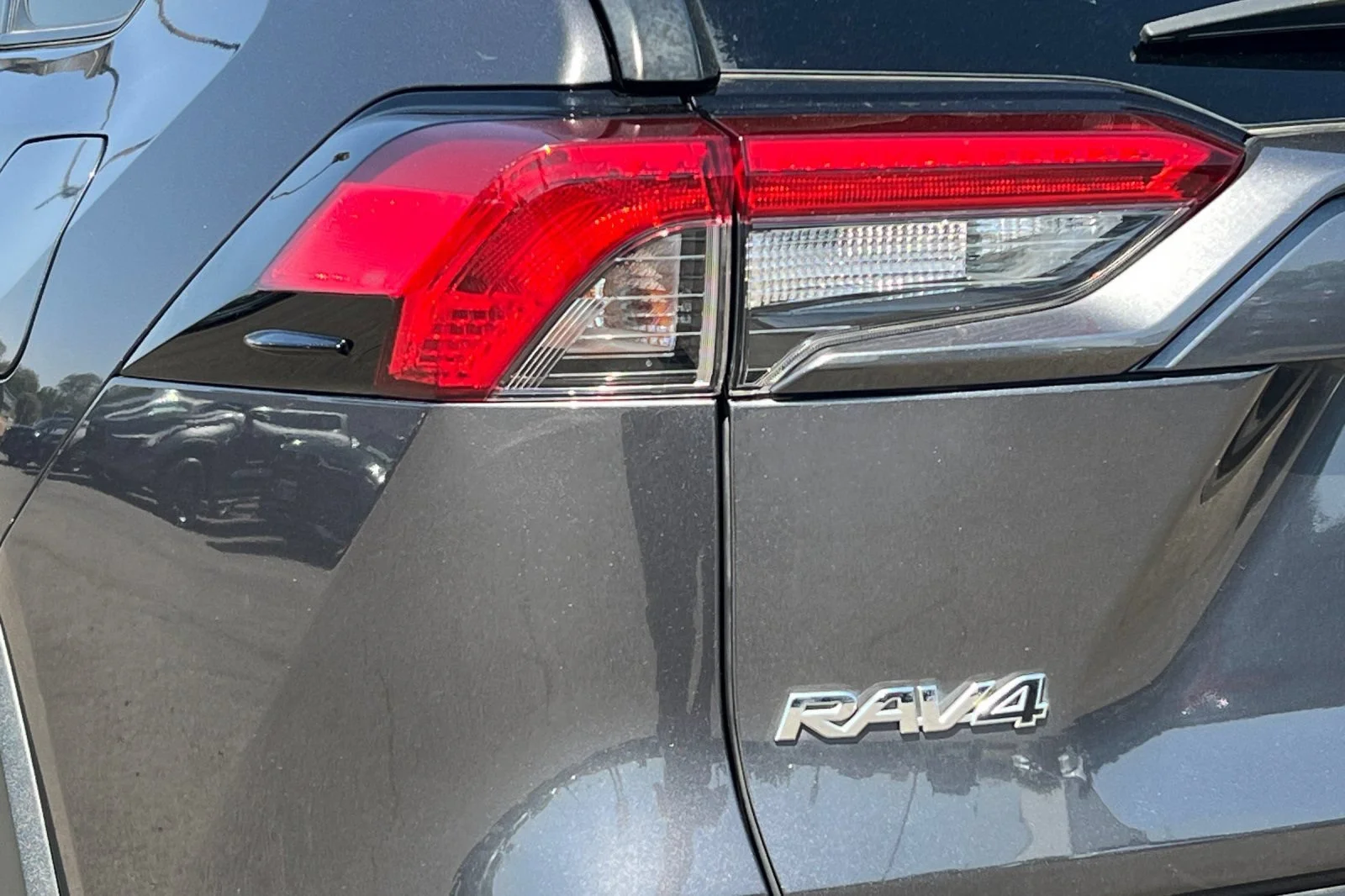 Used 2020 Gray Toyota XLE Premium image 27