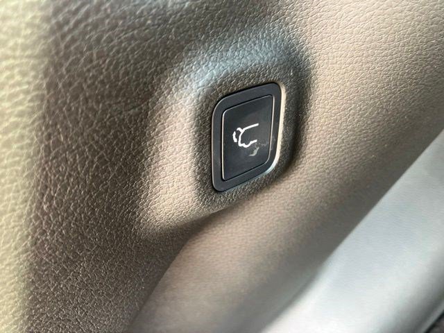 New 2026 Diamond Black Crystal Pearlcoat Jeep Limited Altitude image 24
