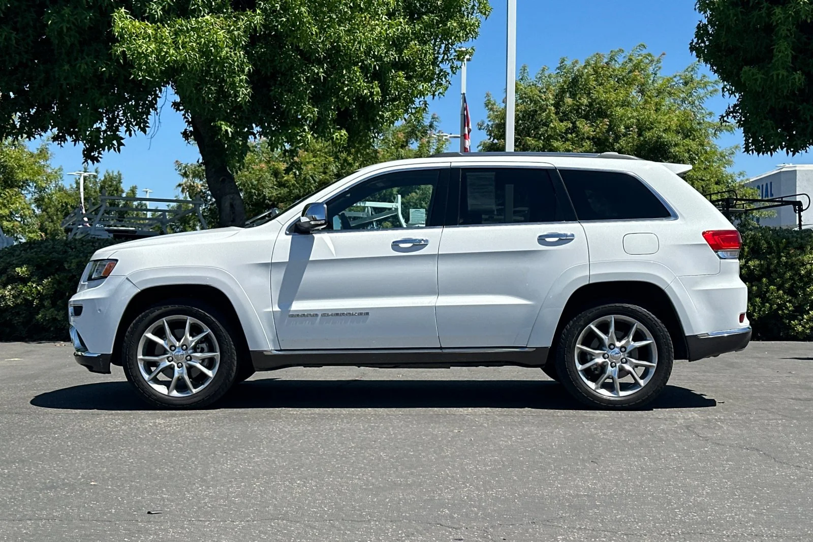 Used 2014 Bright White Clearcoat Jeep Summit image 7