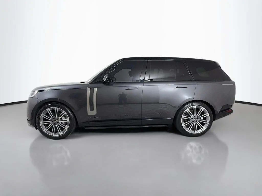 Used 2025  Land Rover SE image 8