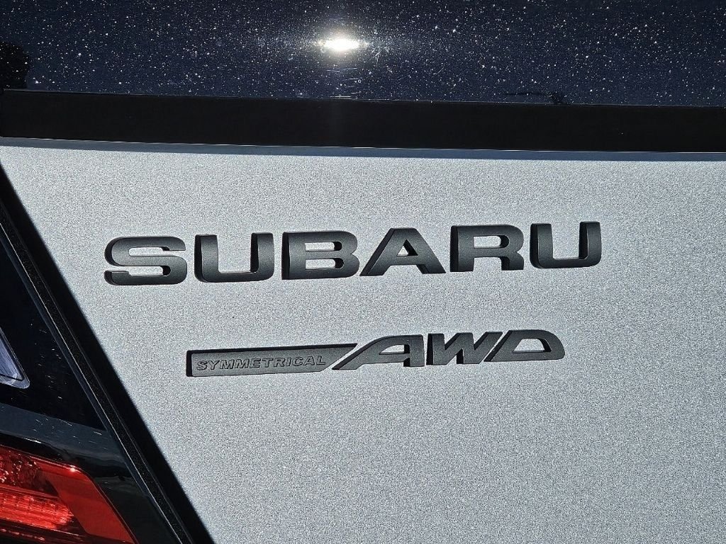 Used 2025 Ice Silver Metallic Subaru Limited image 14