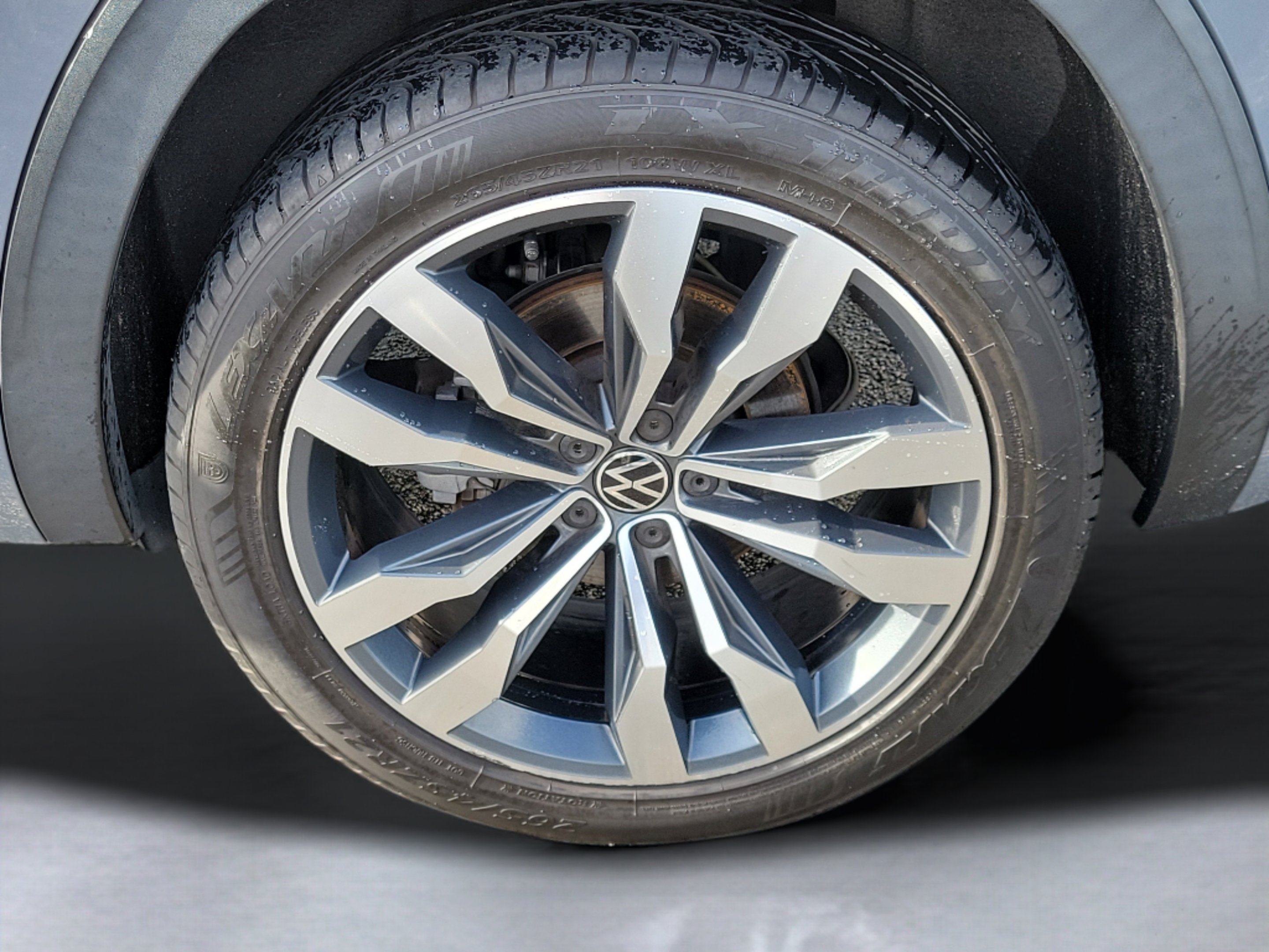 Used 2020 Platinum Gray Metallic Volkswagen 3.6L V6 SEL R-Line image 9