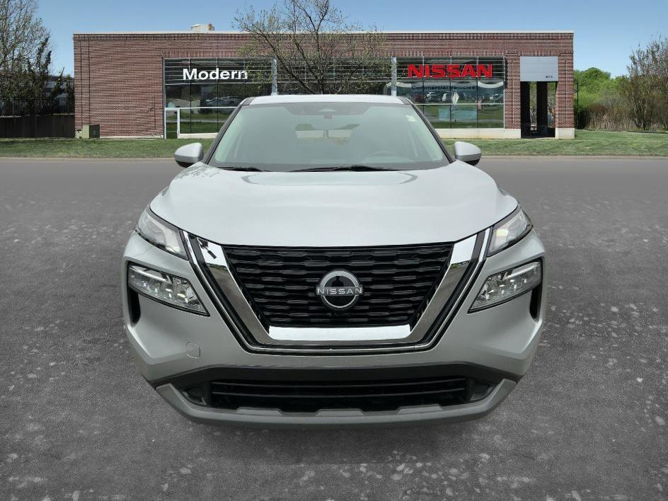 Used 2023 Brilliant Silver Metallic Nissan SV image 6