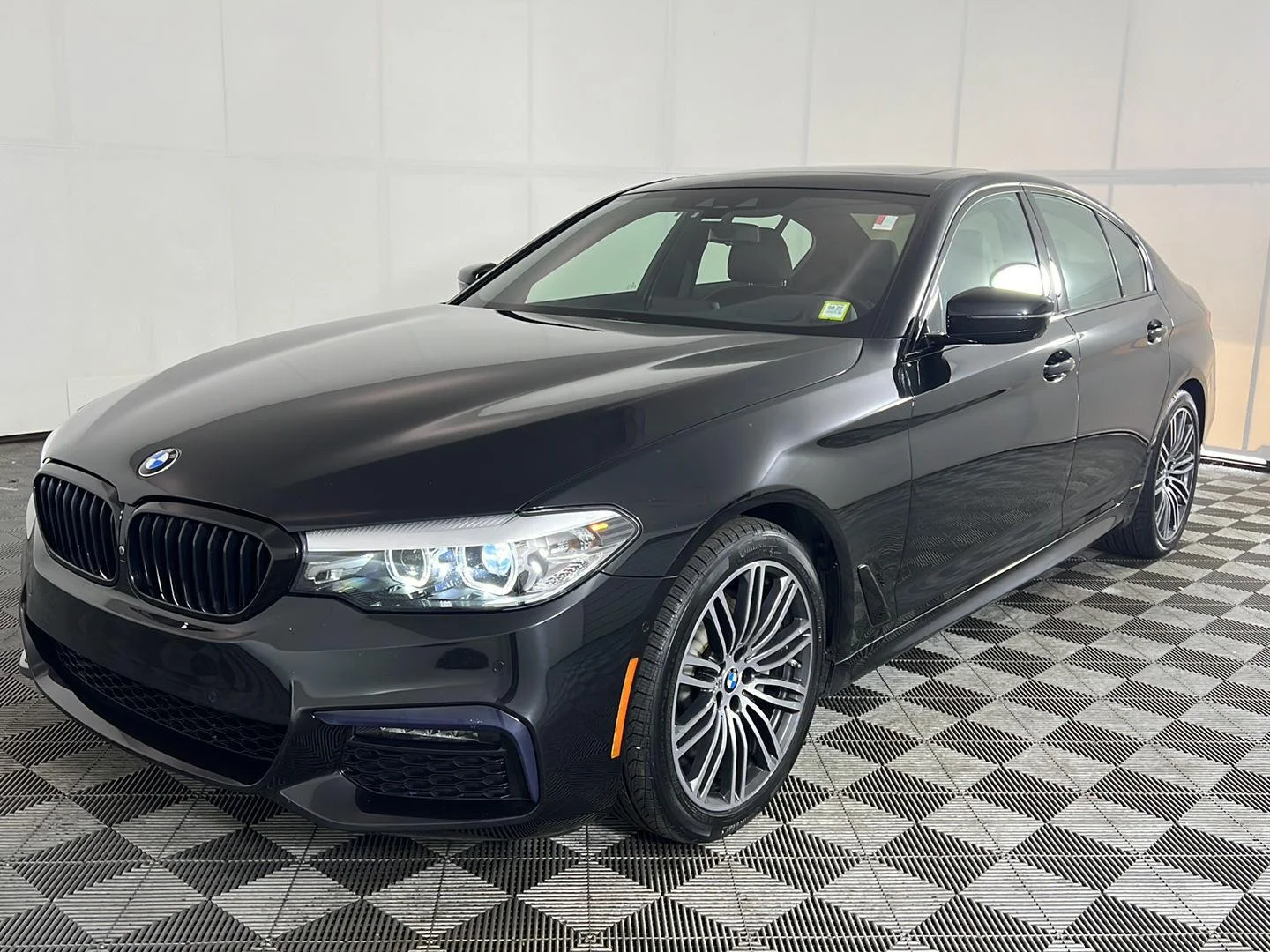 Used 2019 Black Sapphire Metallic BMW 540i xDrive image 13