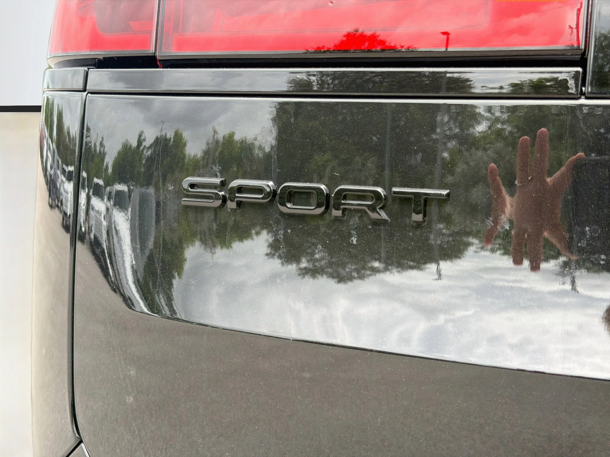 New 2026 Santorini Black Land Rover Dynamic SE image 11