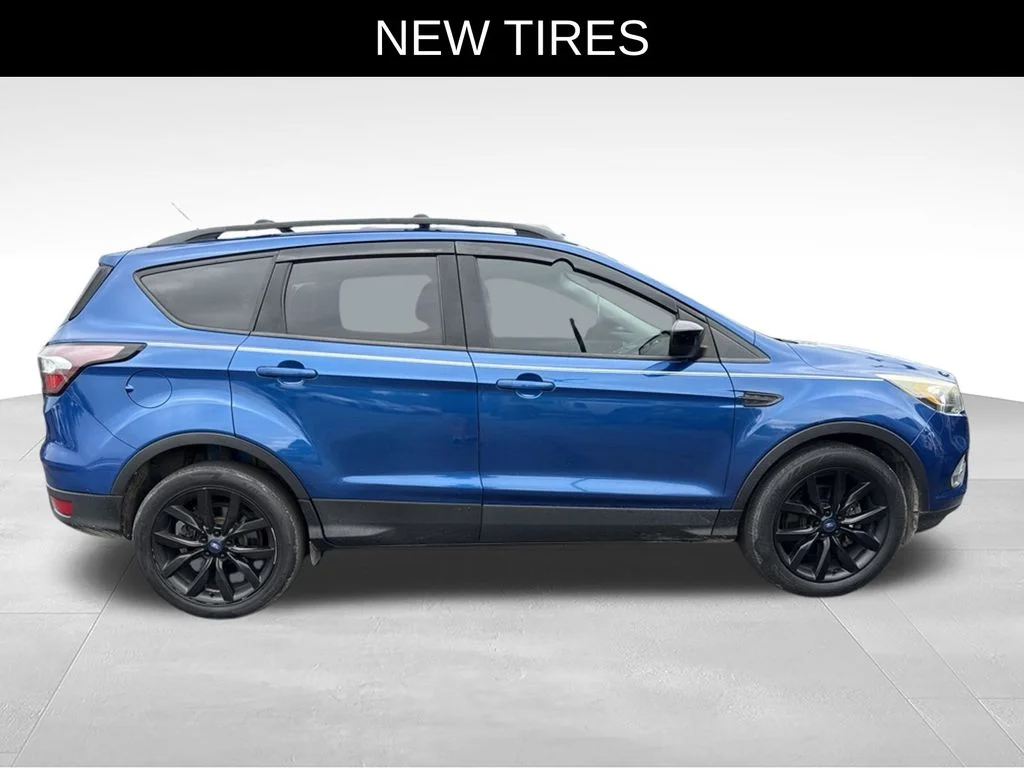 Used 2017 Ford Escape SE with VIN 1FMCU9GD6HUD71467 for sale in Shelby, OH