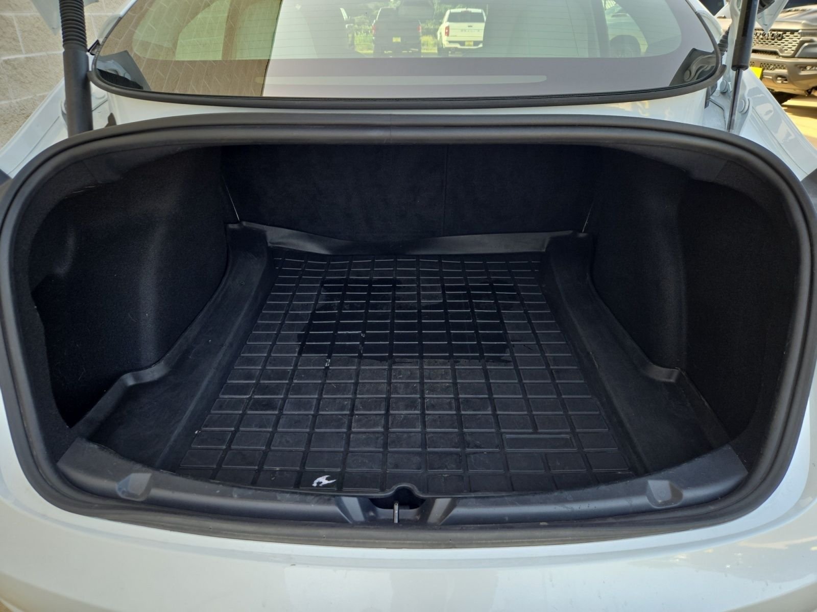 Used 2023 White Tesla Base image 24