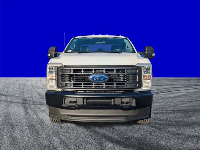 2026 Ford F-350 Super Duty Chassis Cab XL - Photo 9