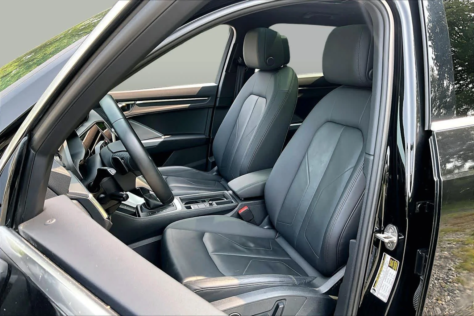 Used 2025 Mythos Black Metallic Audi S line Premium image 8