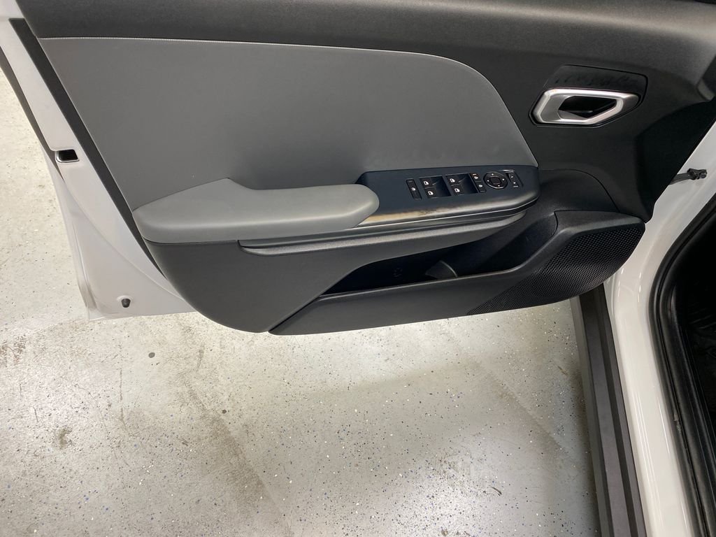 Used 2025 White Kia LXS image 20