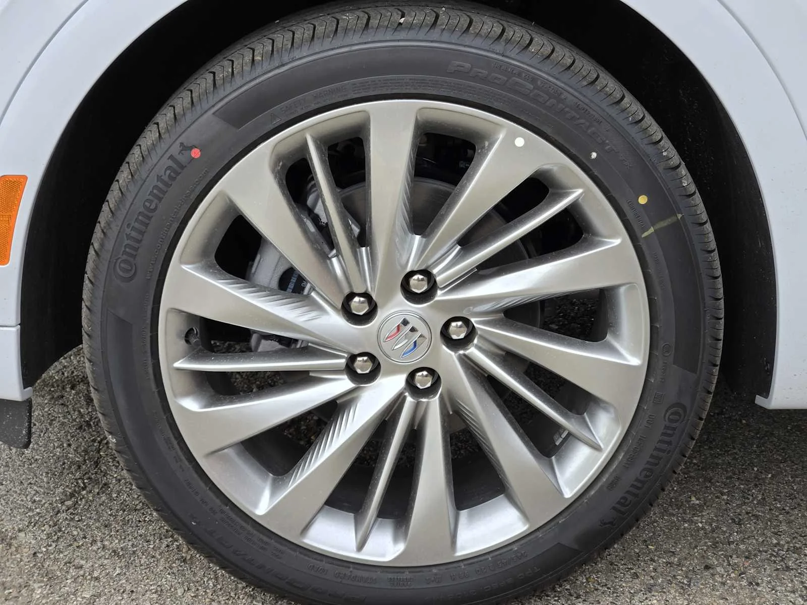 New 2026 Iridescent White Tricoat Buick Avenir image 7