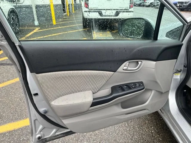 Used 2015 Alabaster Silver Metallic Honda LX image 10